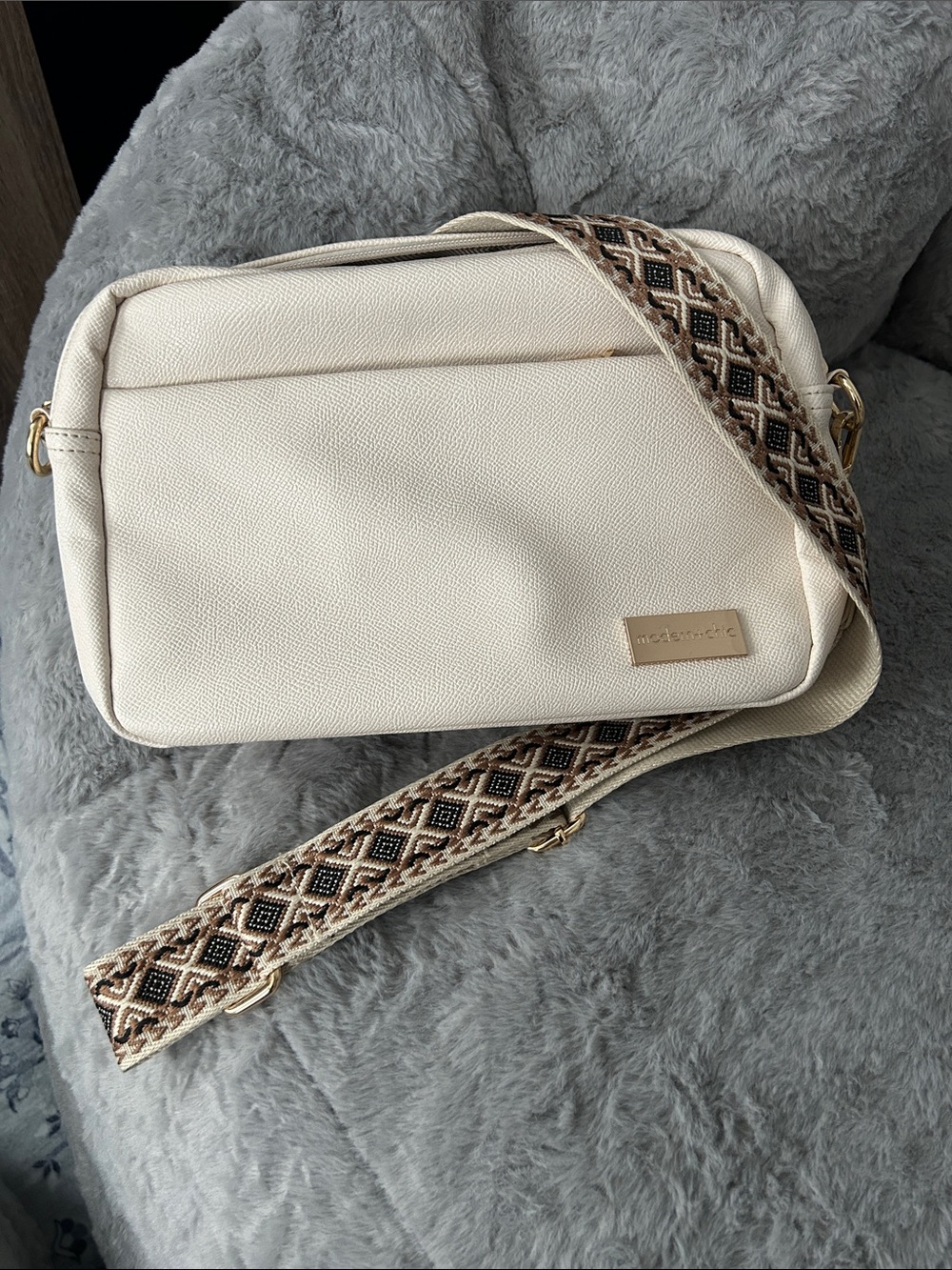 NWOT Modern + Chic Ivory cream Alice Crossbody Bag with Patterned Strap